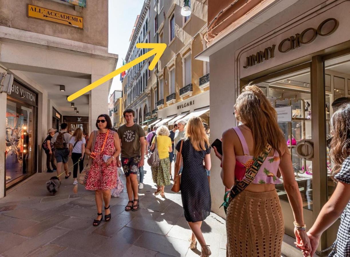 Ferienwohnung Venezia-San Marco View On Luxury Shopping Street Exterior foto