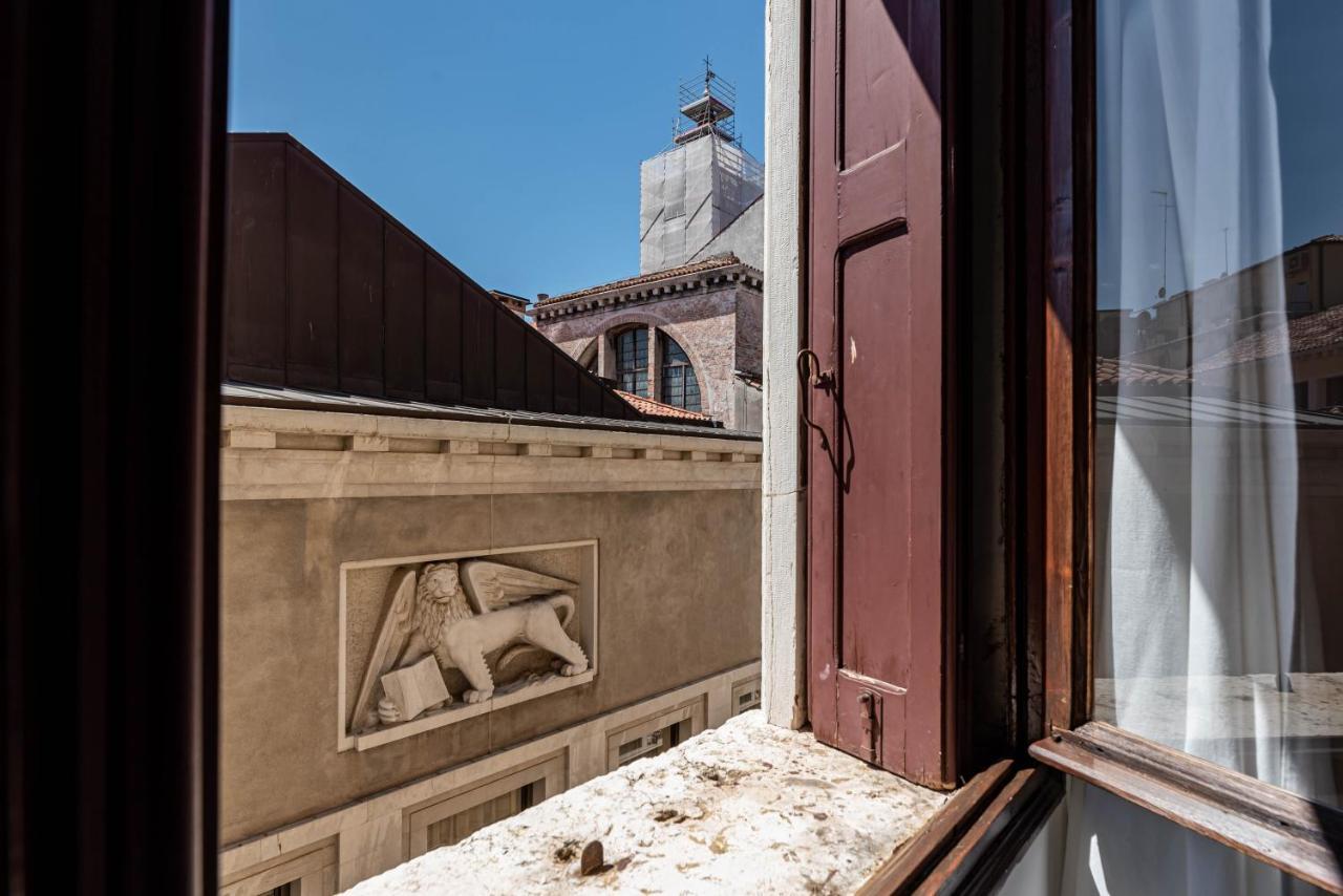 Ferienwohnung Venezia-San Marco View On Luxury Shopping Street Exterior foto